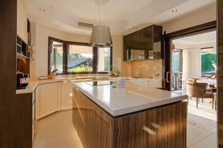Villa zu verkaufen in Nueva Andalucia