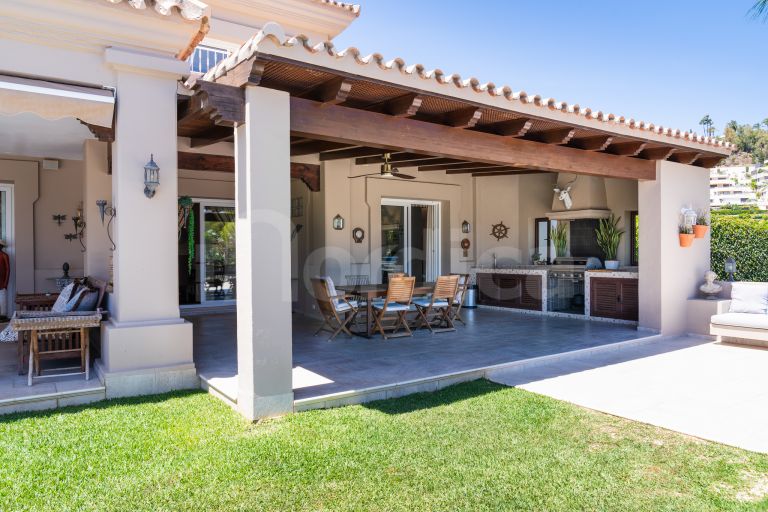 Villa for sale in Los Naranjos