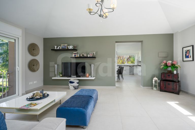 Villa for sale in Los Naranjos