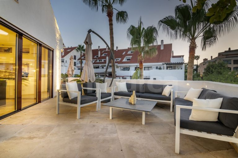 Duplex Penthouse for sale in La Maestranza