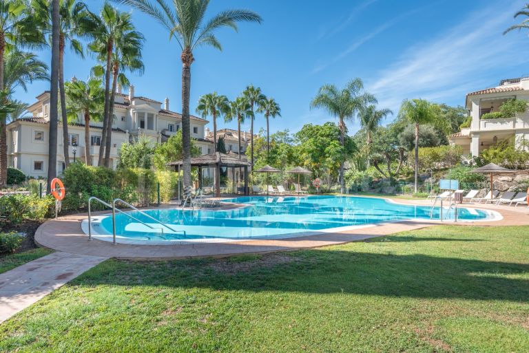 Zweistöckiges Penthouse zu verkaufen in Las Alamandas