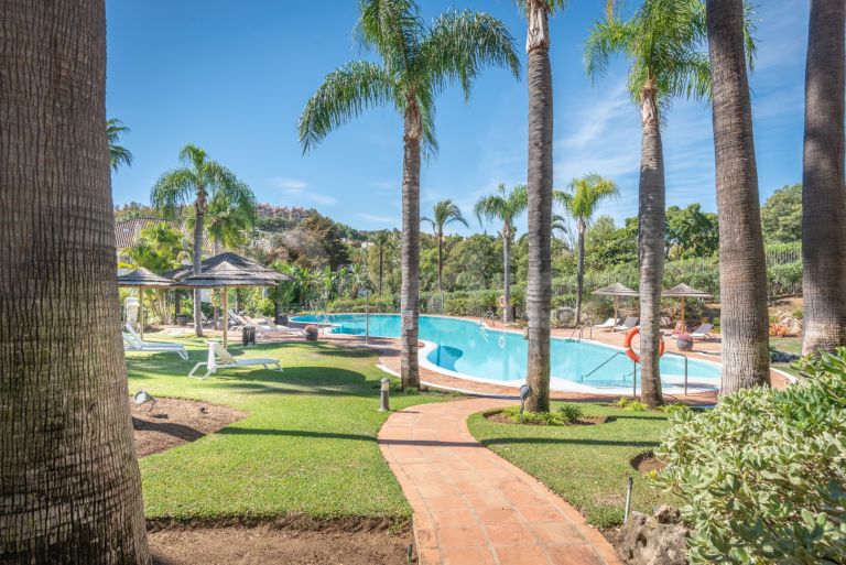 Duplex Penthouse for sale in Las Alamandas