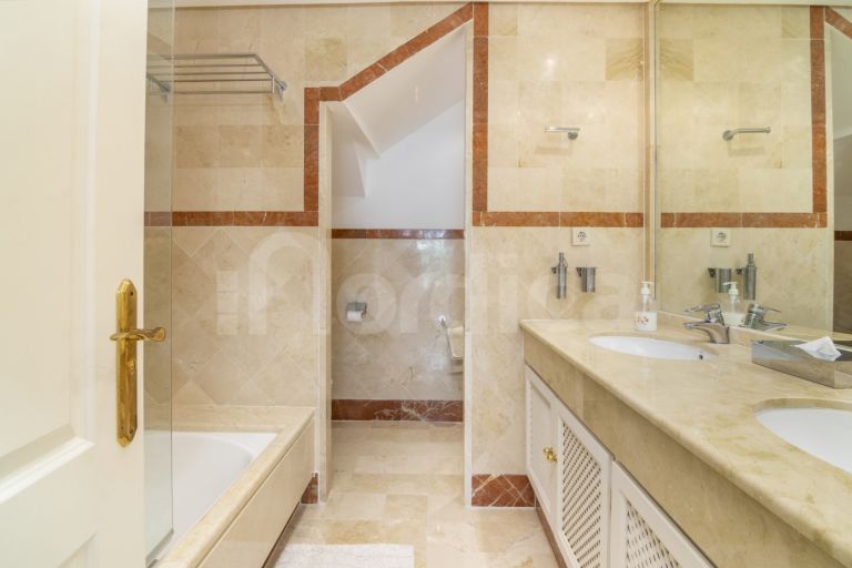 Penthouses for sale in Jardines de Ventura del Mar, Marbella Puerto Banus