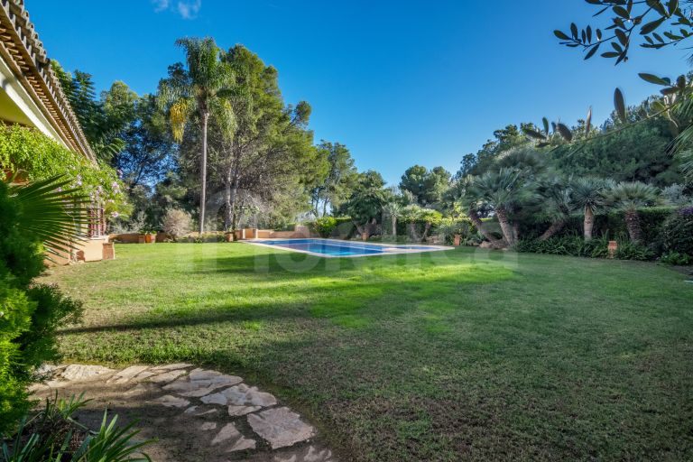 Villa for sale in Altos Reales