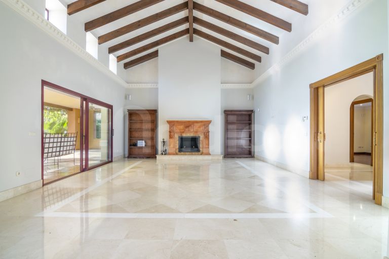 Villa for sale in Altos Reales