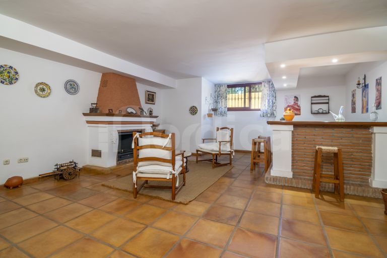 Villa for sale in Altos Reales