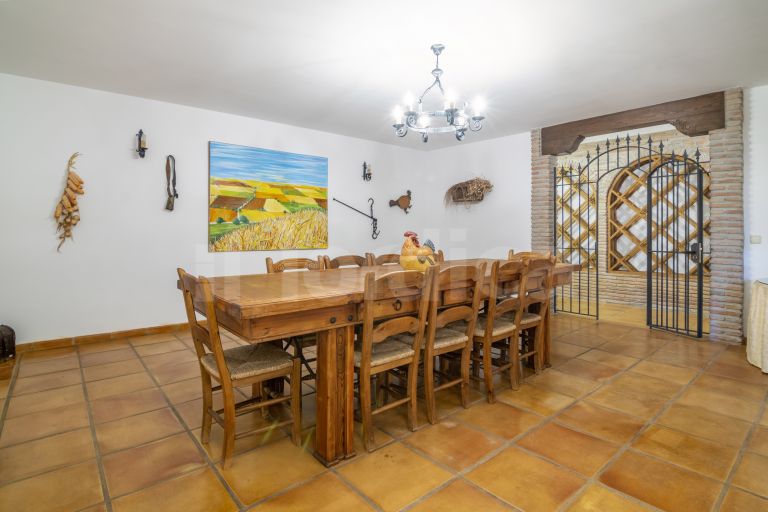 Villa for sale in Altos Reales