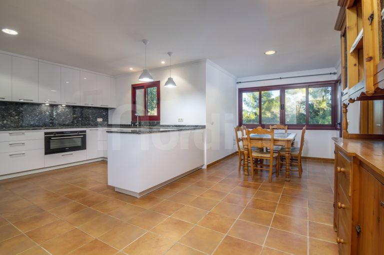 Villa for sale in Altos Reales