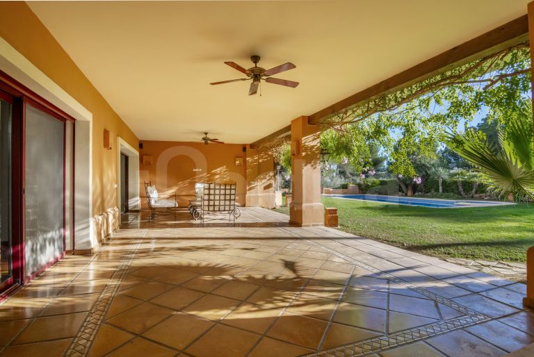 Villa for sale in Altos Reales