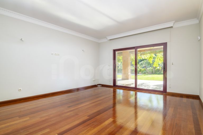 Villa for sale in Altos Reales