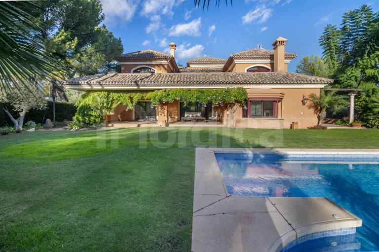 Villa for sale in Altos Reales