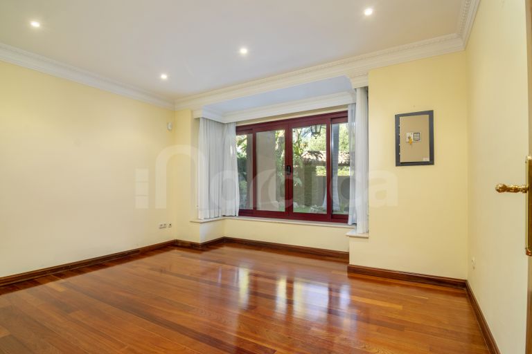 Villa for sale in Altos Reales