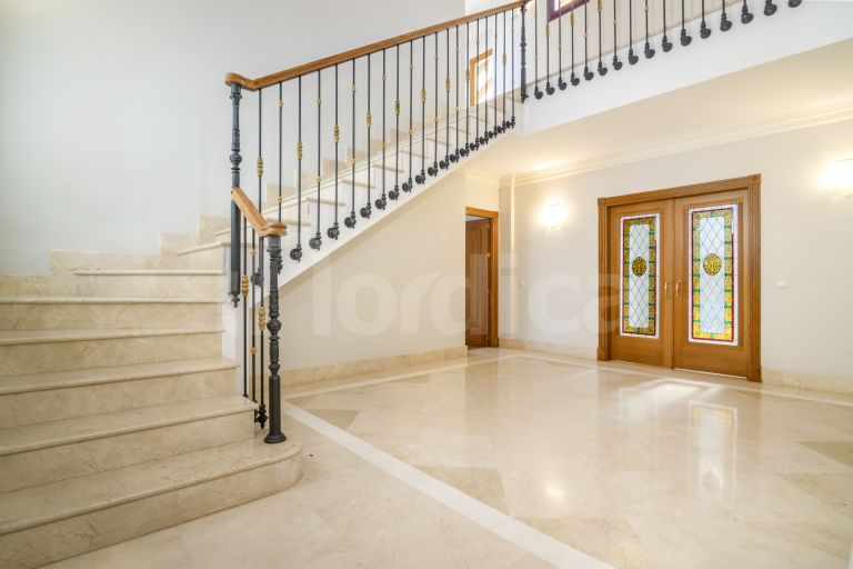 Villa for sale in Altos Reales