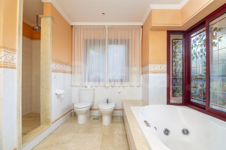 Villa for sale in Altos Reales