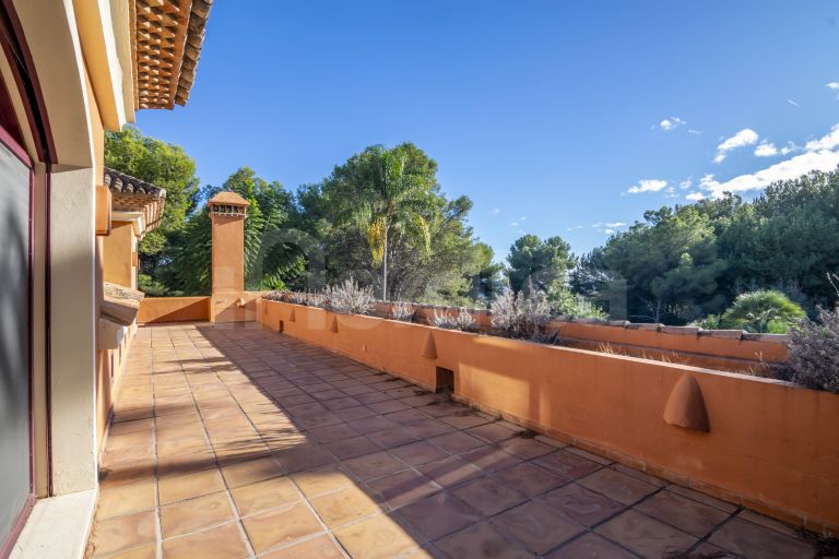 Villa for sale in Altos Reales