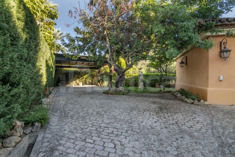 Villa for sale in Altos Reales