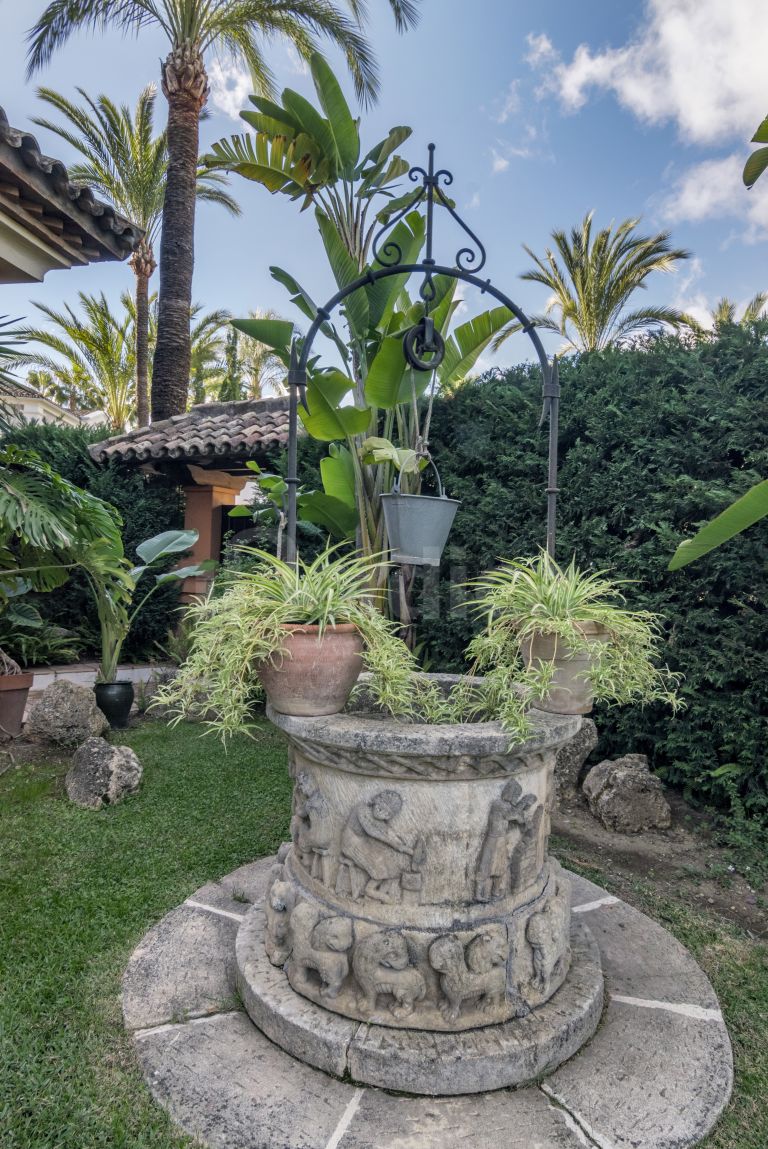 Villa for sale in Altos Reales