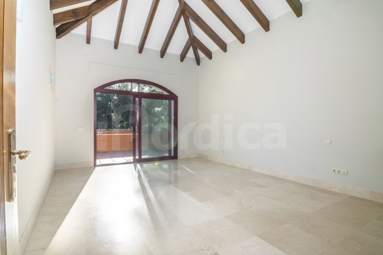 Villa for sale in Altos Reales