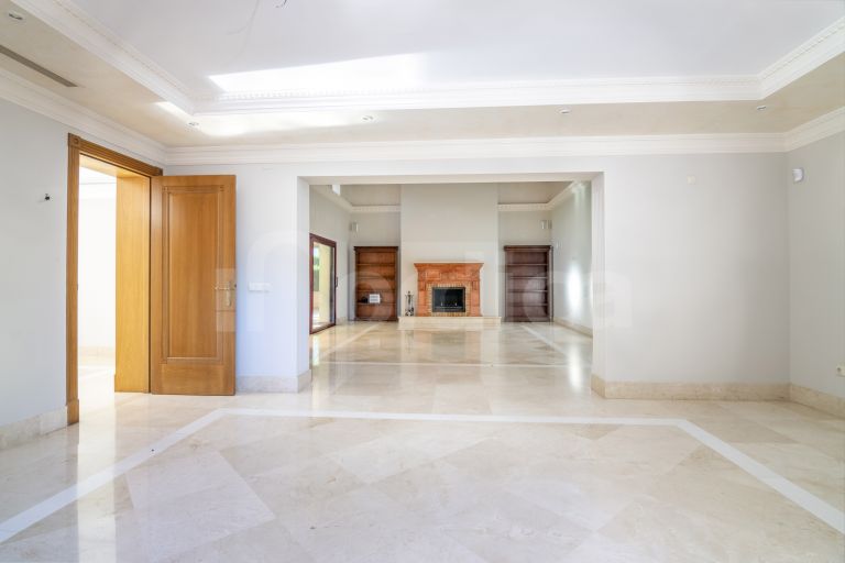 Villa for sale in Altos Reales