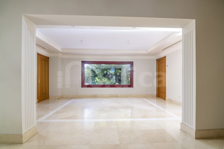 Villa for sale in Altos Reales