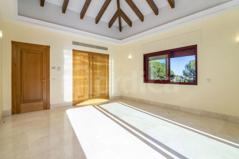 Villa for sale in Altos Reales