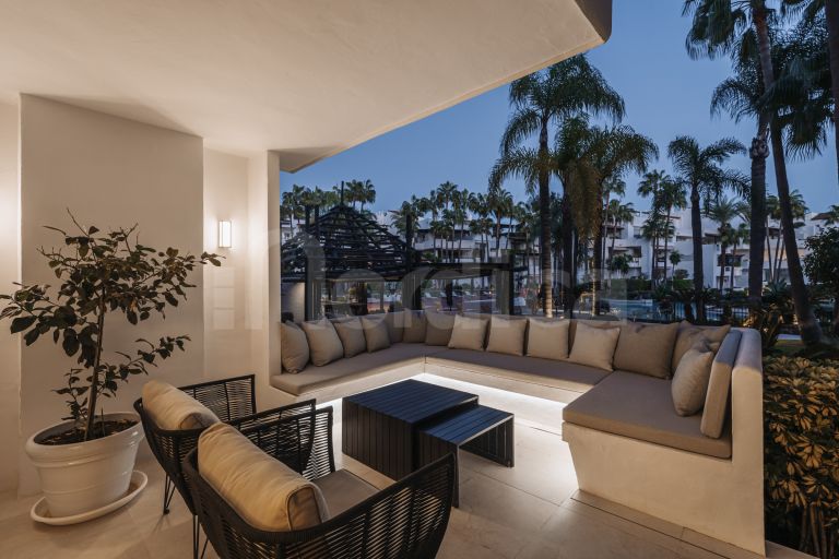 Ground Floor Apartment for sale in Puente Romano