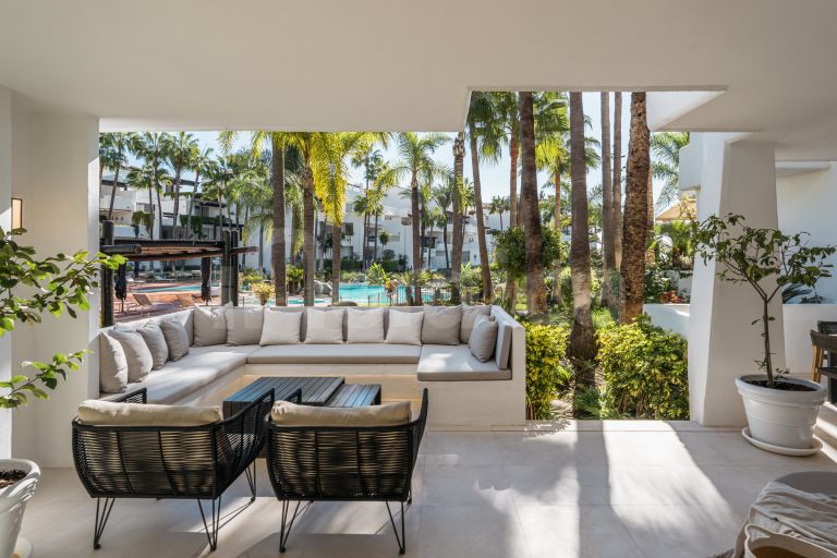 Ground Floor Apartment for sale in Puente Romano