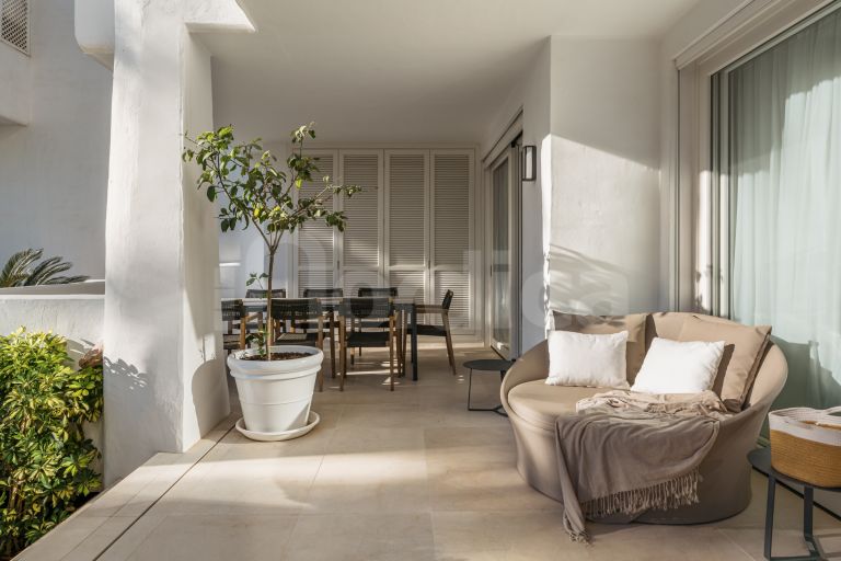 Ground Floor Apartment for sale in Puente Romano