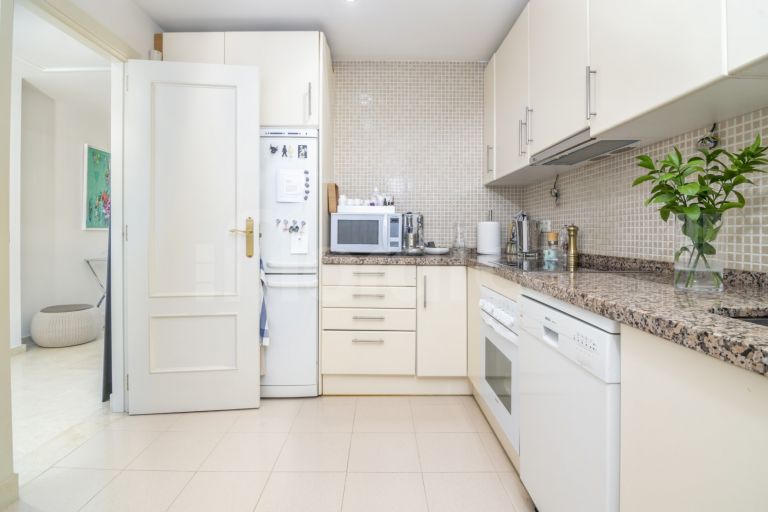 Properties for sale in La Quinta Village, Nueva Andalucia