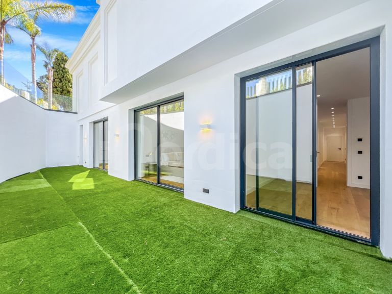 Villa for sale in Las Lomas del Marbella Club