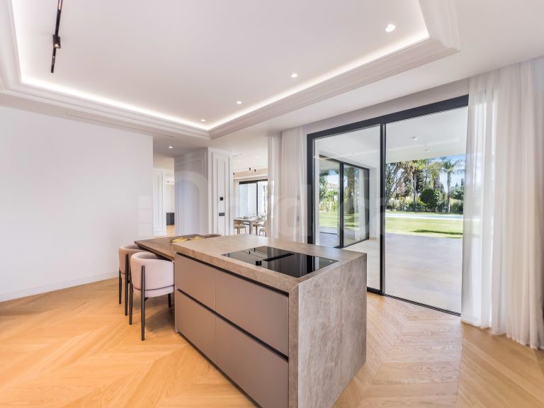 Villa for sale in Las Lomas del Marbella Club