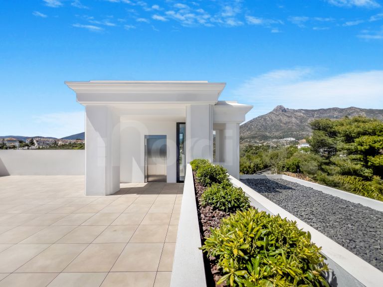 Villa for sale in Las Lomas del Marbella Club