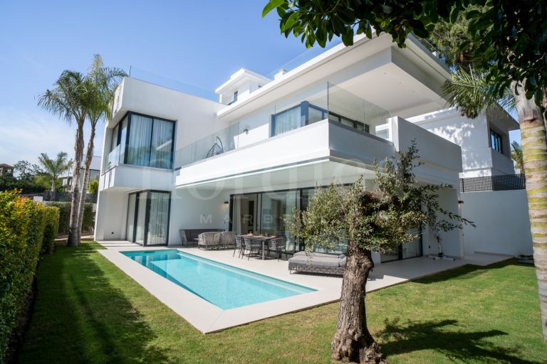 Villa for sale in Rio Verde Playa