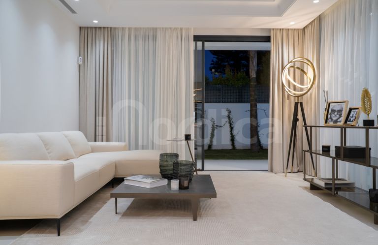 Villa for sale in Rio Verde Playa