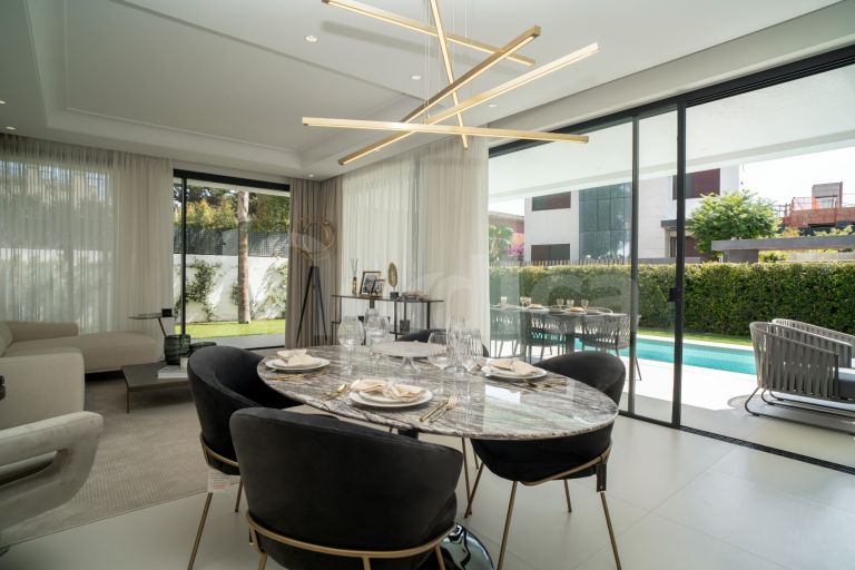 Villa for sale in Rio Verde Playa