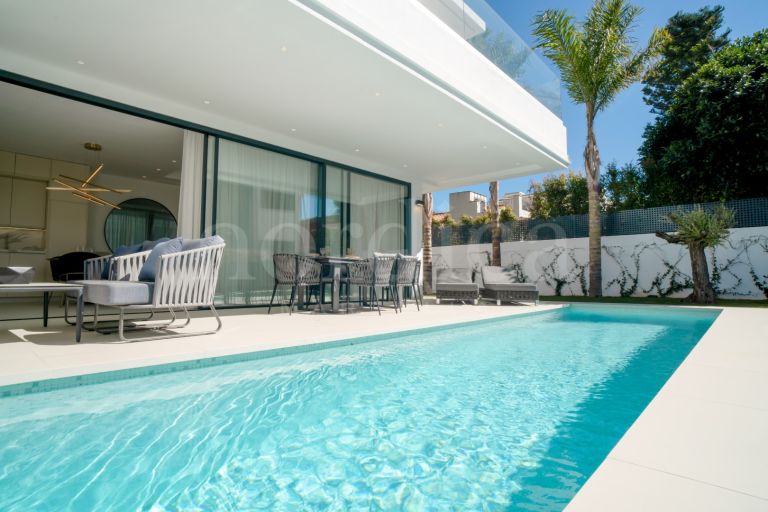 Villa for sale in Rio Verde Playa