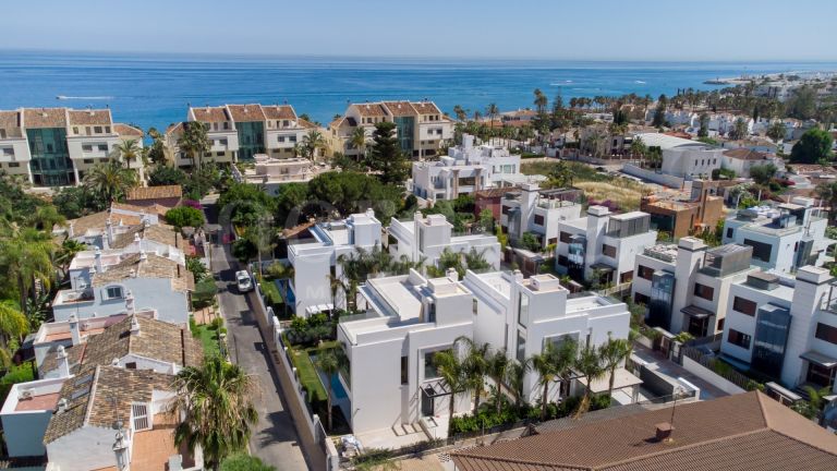 Villa for sale in Rio Verde Playa