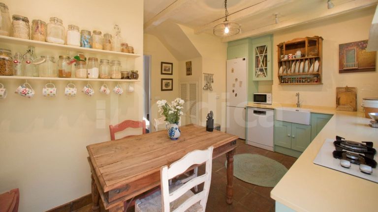 Villa for sale in Guadalobon