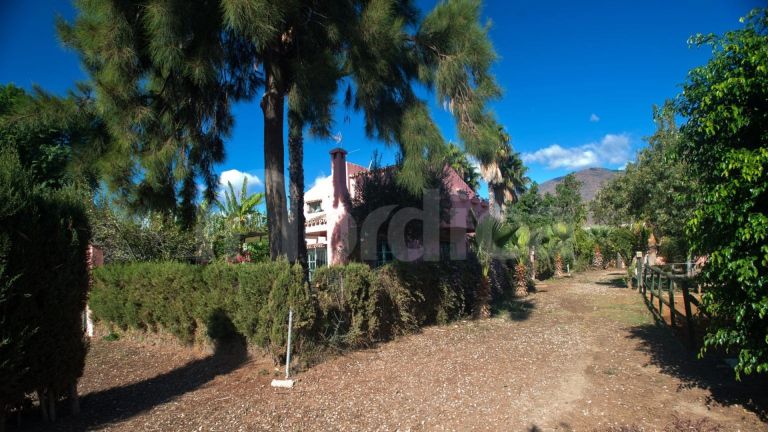 Villa for sale in Guadalobon