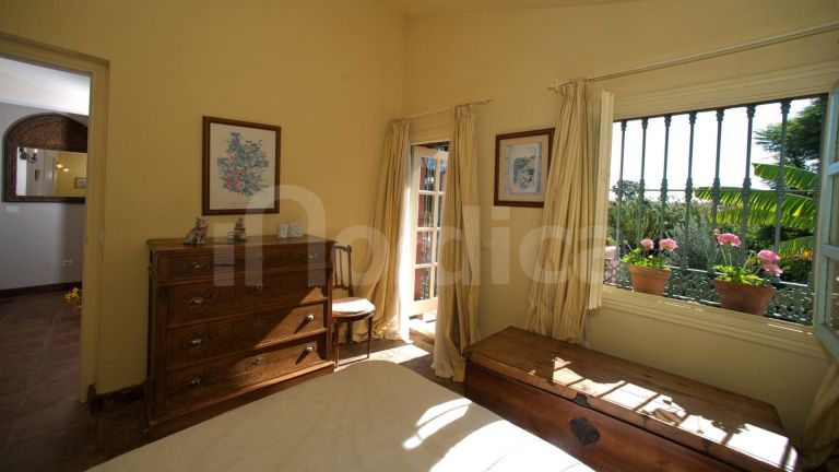 Villa for sale in Guadalobon