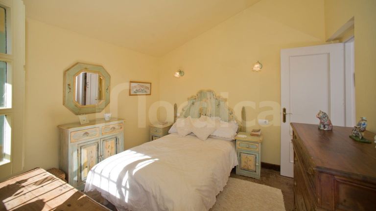 Villa for sale in Guadalobon