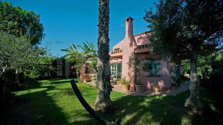 Villa for sale in Guadalobon