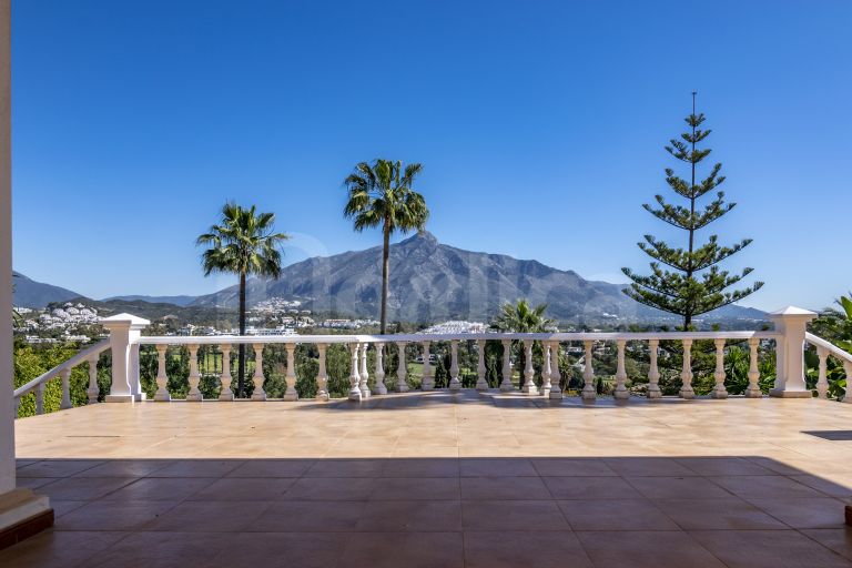 Villa for sale in Las Brisas