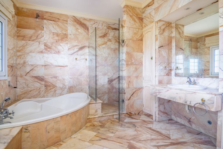 Villa for sale in Las Brisas