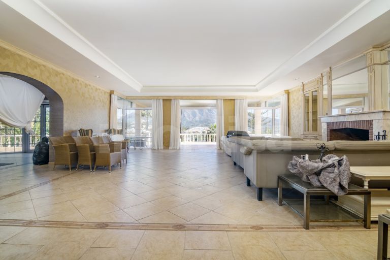 Villa for sale in Las Brisas