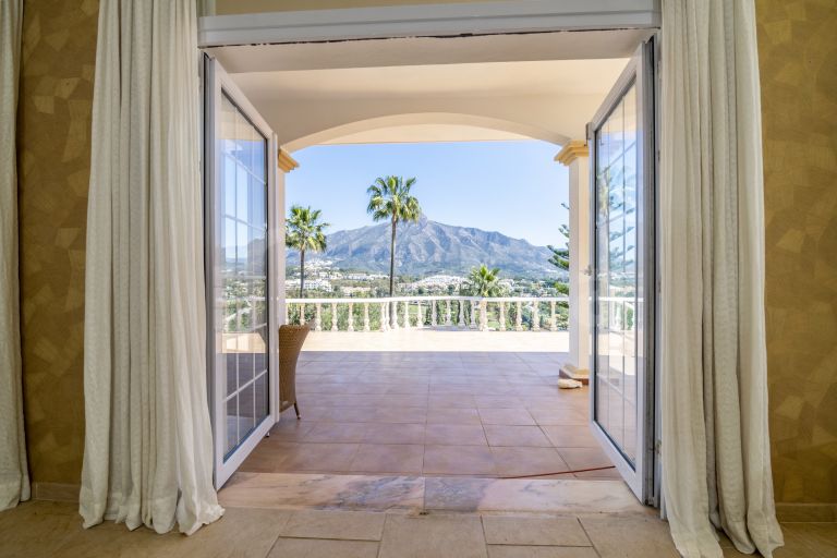 Villa for sale in Las Brisas