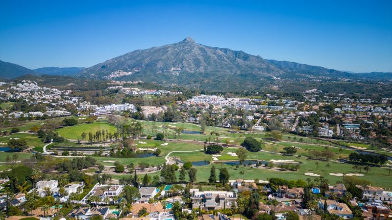 Villa for sale in Las Brisas