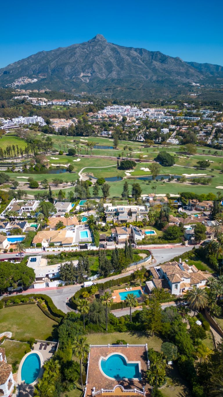 Villa for sale in Las Brisas