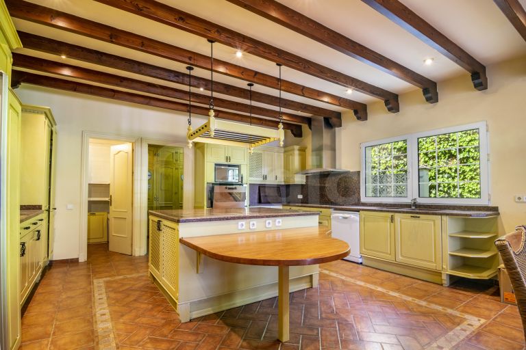 Villa for sale in Las Brisas