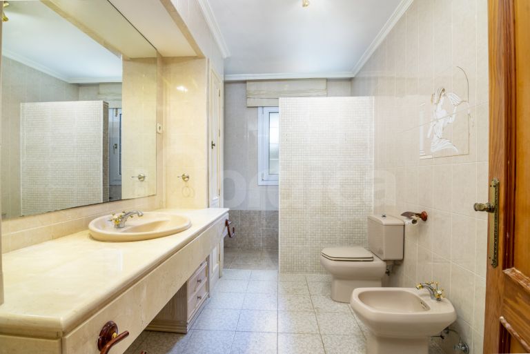 Villa for sale in Las Brisas